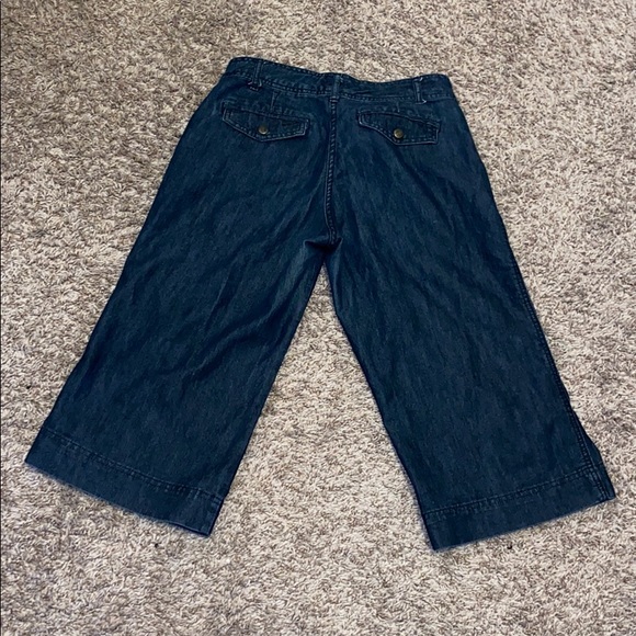 Size 6 Wide Leg Dark Capris - Picture 2 of 2